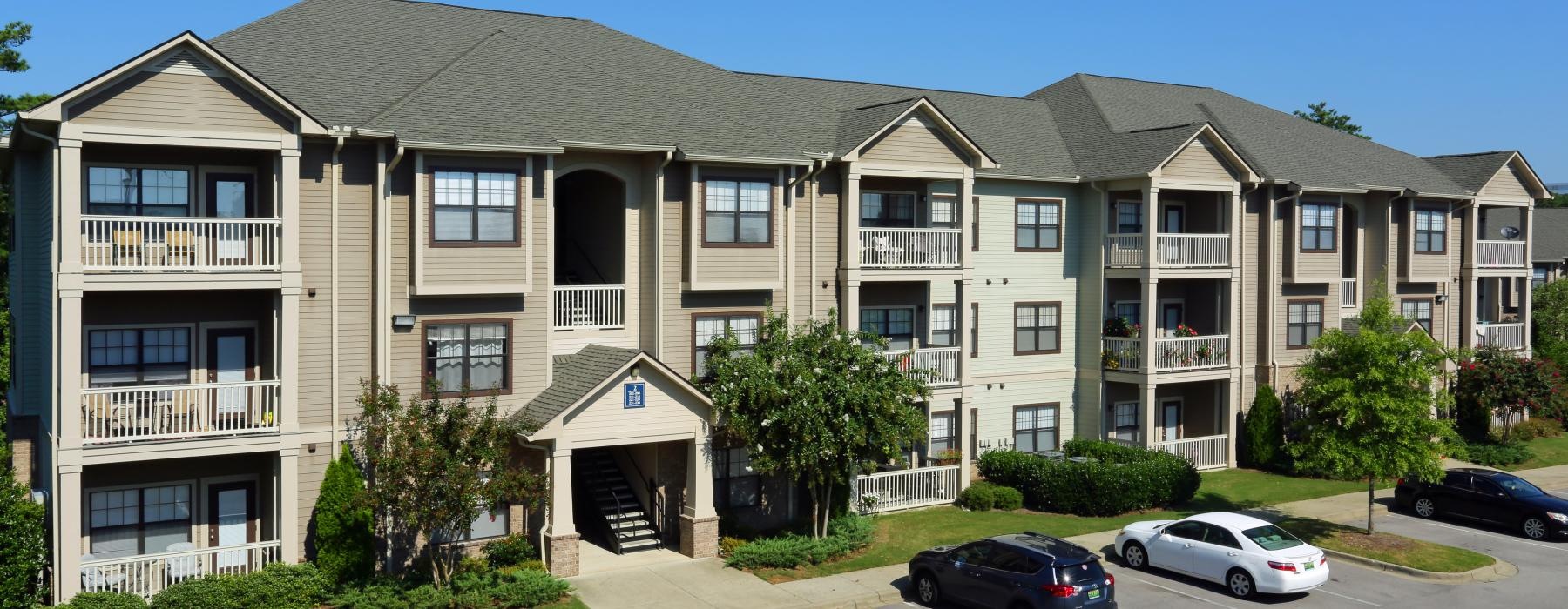 Cahaba Grandview with parking in front of apartments